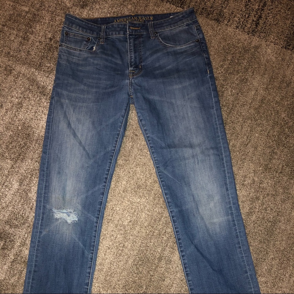 Men’s AE Jeans with hole in knee